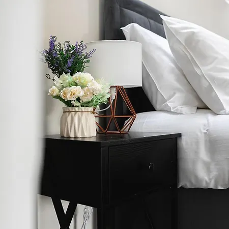 Apartment Skyvillion - Cozy Large 4 & 1 Bed In Enfield, Mins To Tube Station, Free Wi-fi