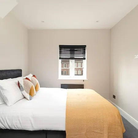 Skyvillion - Cozy Large 4 & 1 Bed In Enfield, Mins To Tube Station, Free Wi-fi London