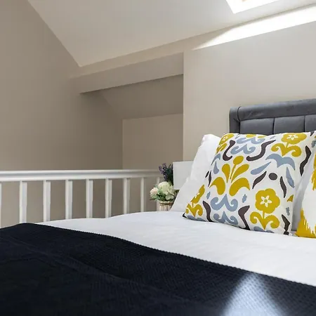 Apartment Skyvillion - Cozy Large 4 & 1 Bed In Enfield, Mins To Tube Station, Free Wi-fi