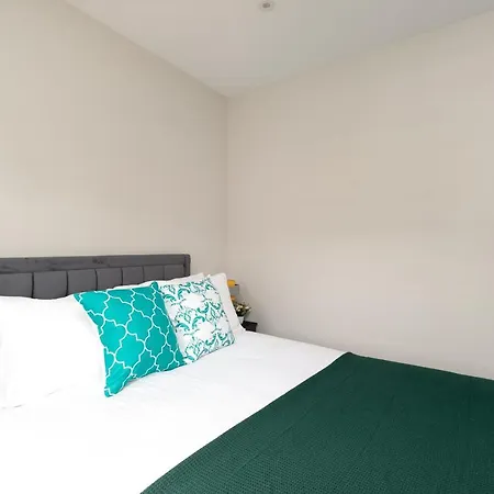 Apartment Skyvillion - Cozy Large 4 & 1 Bed In Enfield, Mins To Tube Station, Free Wi-fi London