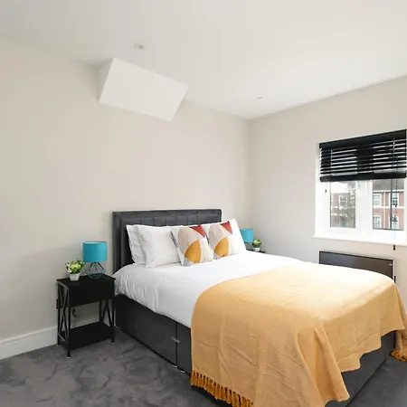 Apartment Skyvillion - Cozy Large 4 & 1 Bed In Enfield, Mins To Tube Station, Free Wi-fi