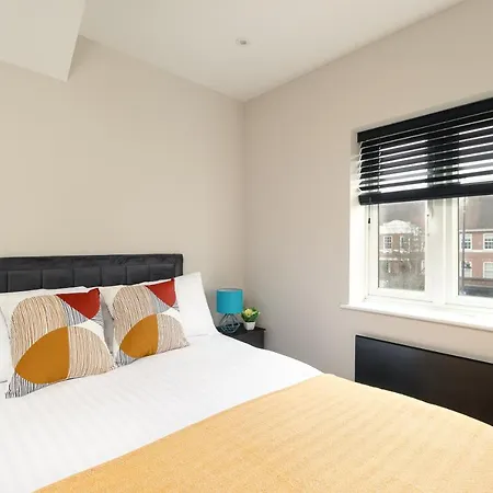 Apartment Skyvillion - Cozy Large 4 & 1 Bed In Enfield, Mins To Tube Station, Free Wi-fi London
