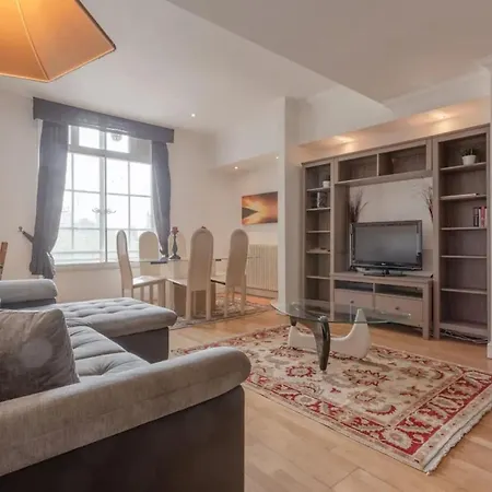 Large & 2bd Flat - Tower Hill London