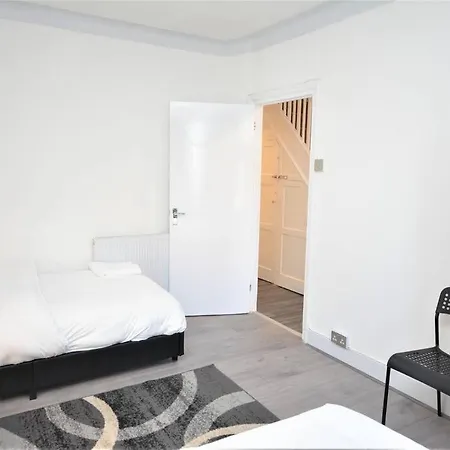 4 Bedroom House In East Casa de Férias