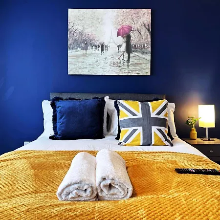 Grand Suites Near Heathrow Apartment