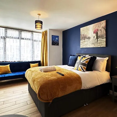 Grand Suites Near Heathrow * Southall