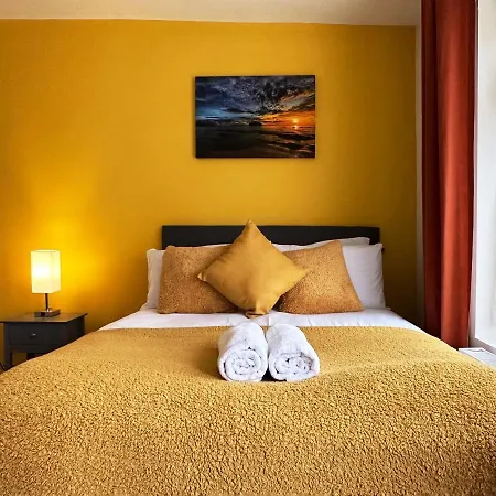 Grand Suites Near Heathrow Apartment *