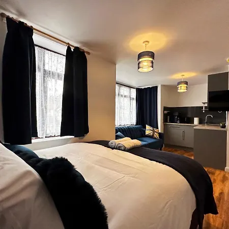 Apartment Grand Suites Near Heathrow *