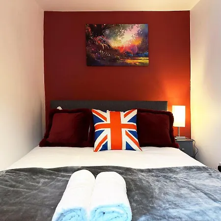 Grand Suites Near Heathrow Apartment
