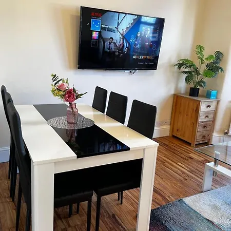 Albany House Semesterbostad *