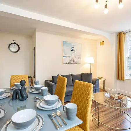 3 Bedrooms Near Hyde Park & Oxford St Apartment London