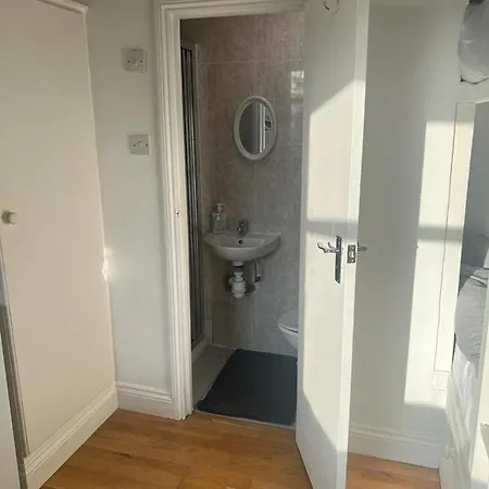 Lovely First Floor Flat-2 Apartmán