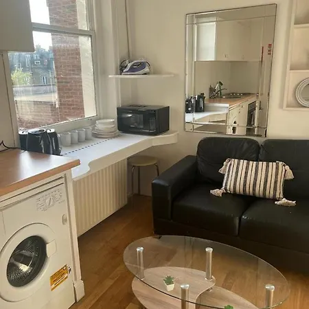 Lovely First Floor Flat-2 Apartmán