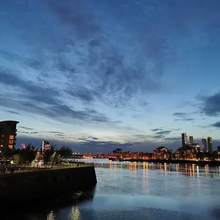 Homestay With Stunning Thames River View * London