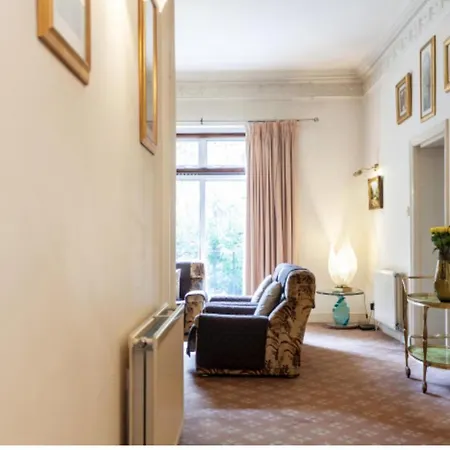 Apartmán Large 3 Bed In Kensington Gardens *