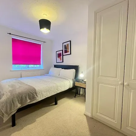 Private Double With Smart Tv In Greenwich