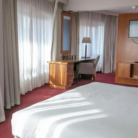 The Crown London, Worldhotels Distinctive Hotel 4*
