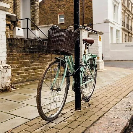 Contemporary Clapham Living * London