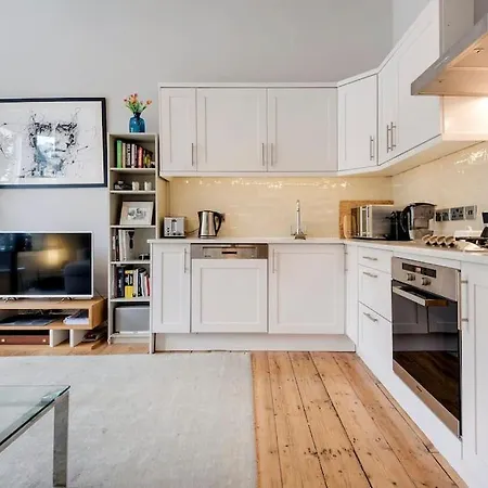 Contemporary Clapham Living *
