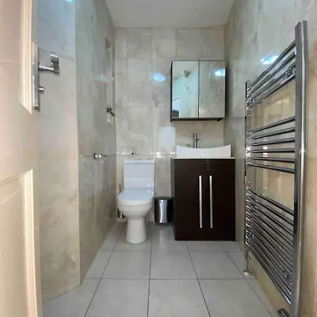 Apartment Spacious Studio 30 Mins From Luton Free Parking *