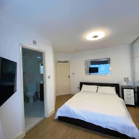 Spacious Studio 30 Mins From Luton Free Parking Apartment The Hyde