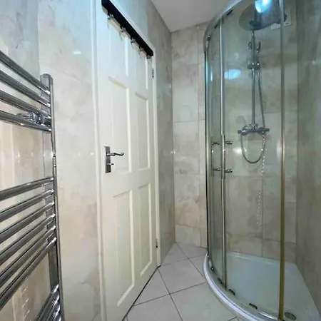 Spacious Studio 30 Mins From Luton Free Parking Apartment *
