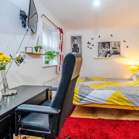 Nomad Room, 650 Mbps Internet By Unlock London