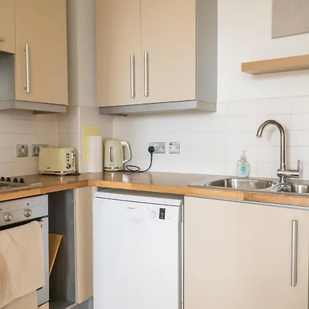 Apartment Air - Shadwell - Great Transport Links