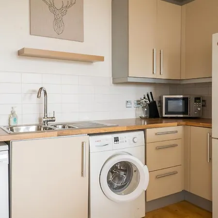 Apartment Air - Shadwell - Great Transport Links