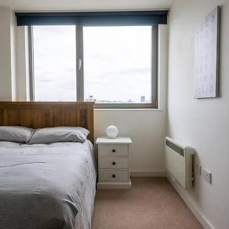 Apartment Air - Shadwell - Great Transport Links