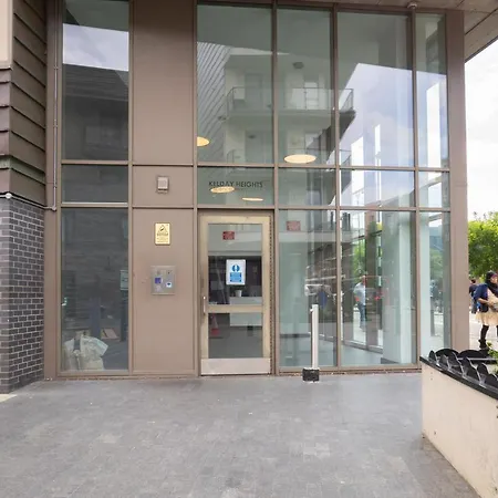 Apartment Air - Shadwell - Great Transport Links