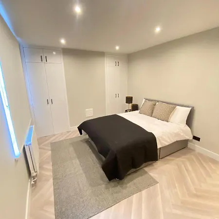 Luxury 2 Bed 1 Bath In By Graceful Londra