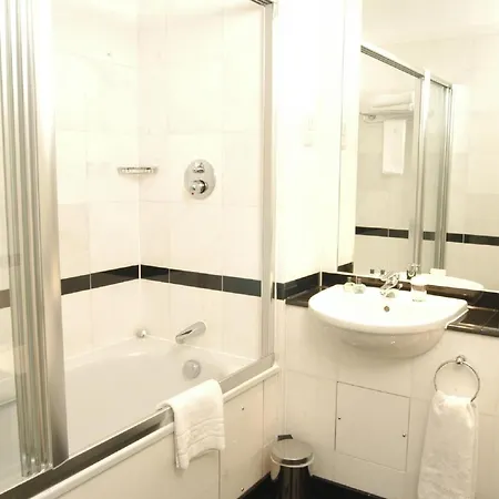 Grange Clarendon 4*