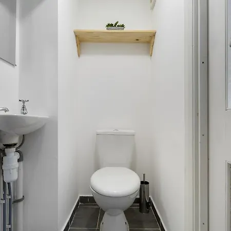 Fabulous Riverside In Putney *
