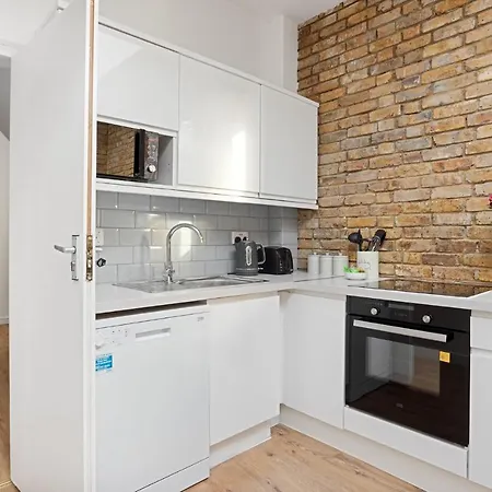 Fabulous Riverside In Putney London
