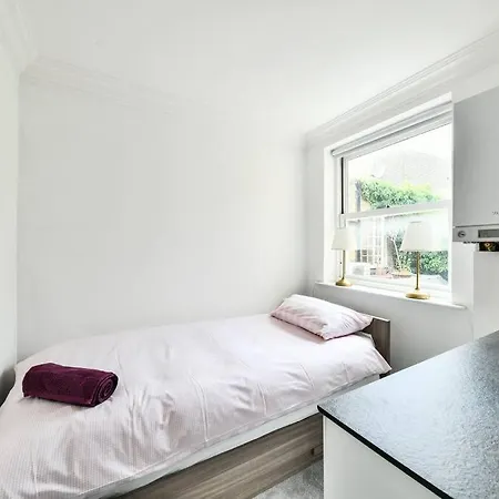 Walton Street Retreat Apartment