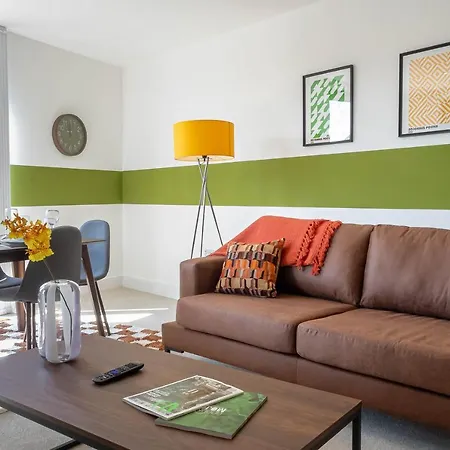 Modern With Balcony In Merton Near Wimbledon By Sojo Apartment