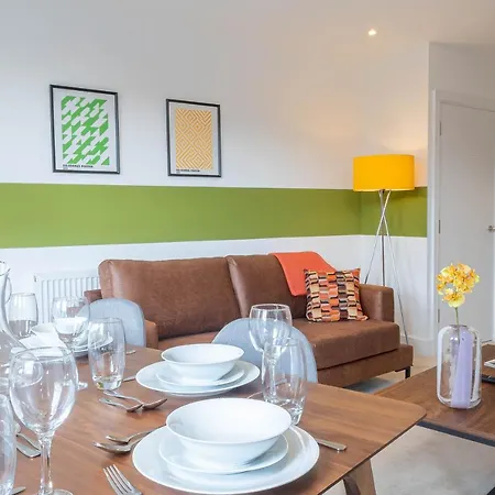 Modern With Balcony In Merton Near Wimbledon By Sojo * Mitcham