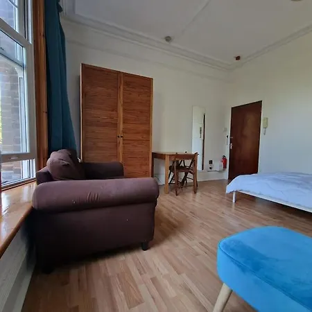 Bright Well Located Flat Apartman London