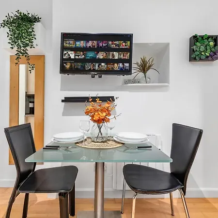 Paddington Stays - W2 Apartment London