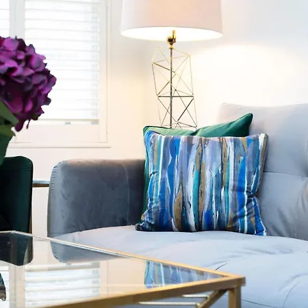 Coco's Place Kensington-private House-enjoy London-5min Walk Kensington High Street Holiday home London