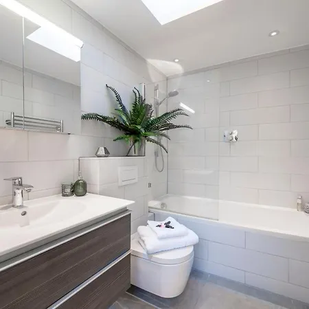 Holiday home Coco's Place Kensington-private House-enjoy London-5min Walk Kensington High Street London