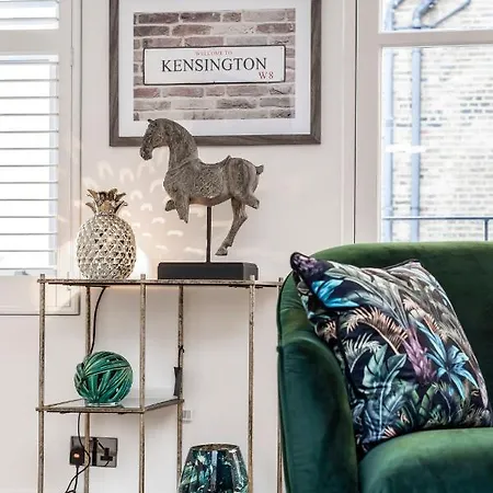 Coco's Place Kensington-private House-enjoy London-5min Walk Kensington High Street Holiday home London