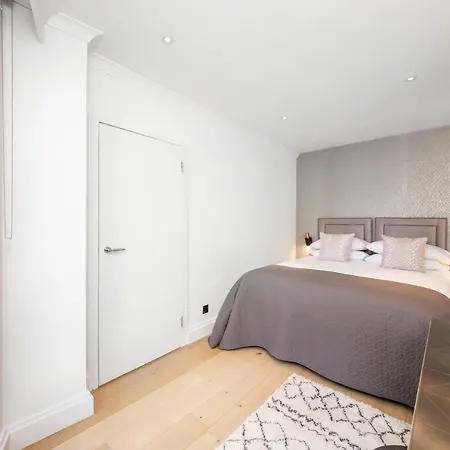 Coco's Place Kensington-private House-enjoy London-5min Walk Kensington High Street Holiday home *