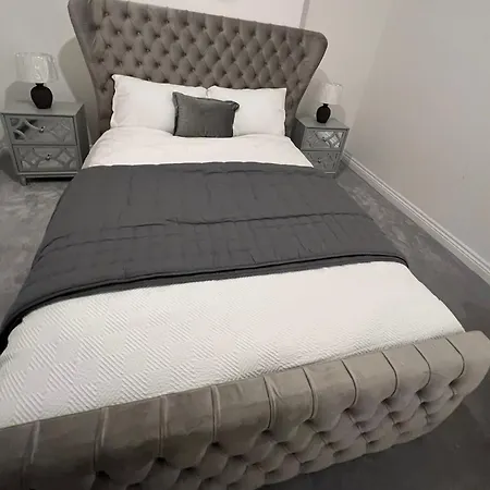 Apartment Newly Furnished 3 Bedroom *