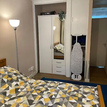 Apartment Spacious Bedroom Near Tube London