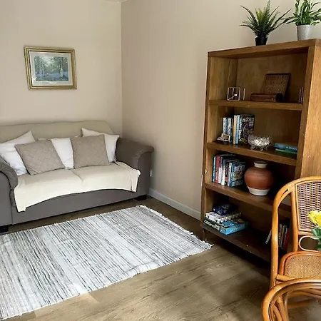 Apartment Spacious Bedroom Near Tube London