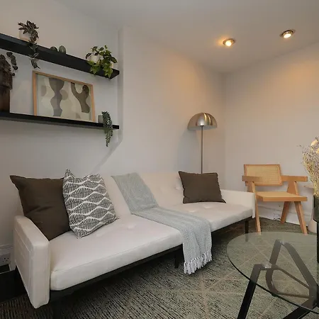 2 Bedroom Chic With Private Balcony In Notting Hill アパート