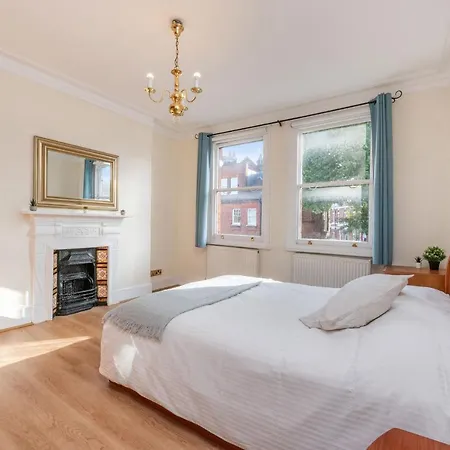 Luxury 2 Bedroom Near Notting Hill Apartment London
