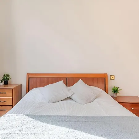 Luxury 2 Bedroom Near Notting Hill * London